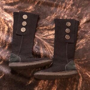UGG Women’s Classic Cardy Winter Boot Black size 8